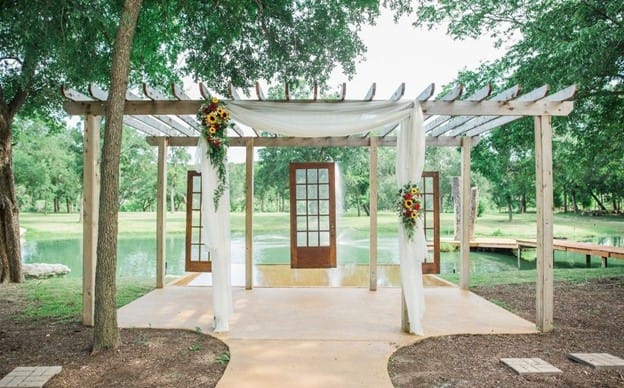 onsite-venue-coordinator-vs-wedding-planner The Difference Between an Onsite Venue Coordinator vs Wedding Planner