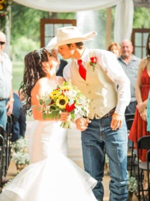 Jade & Saxxon wedding, planned by Magnolia Moss Events (photo 4)